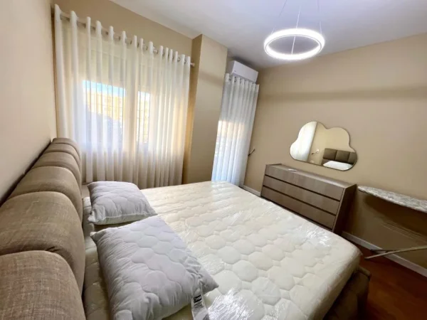 Tirane, jepet me qera apartament 1+1+Ballkon Kati 4, 85 m² 720 € (RRUGA E ELBASANIT)