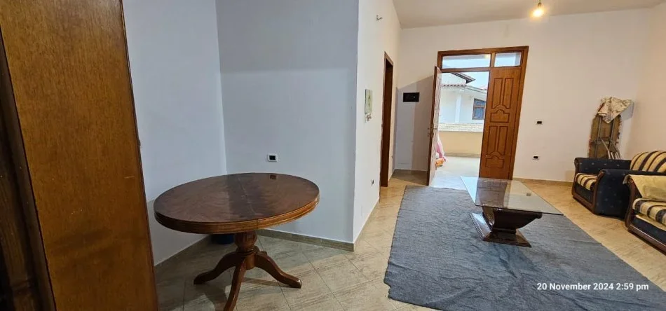 Tirane, jepet me qera shtepi 2+1 Kati 3, 119 m² 500 € (Rruga e Kavajes)