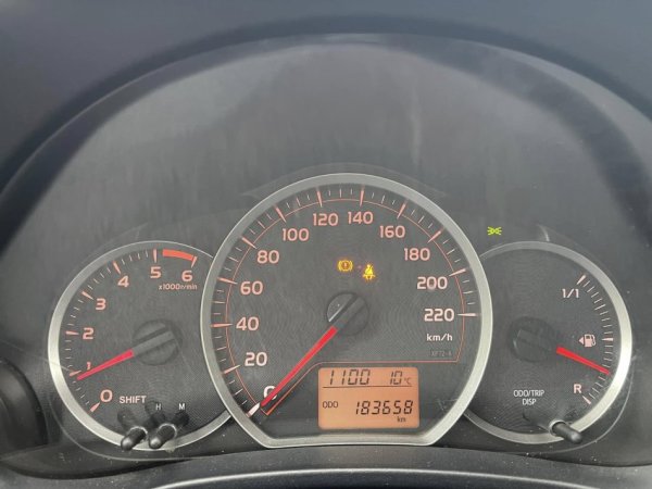 Tirane, shes makine TOYOTA YARIS Nafte, gri e erret manuale Klima 183.000 km 5.800 €