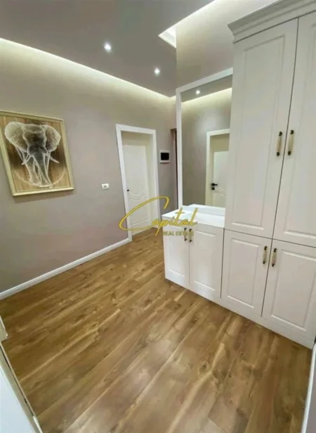 Tirane, shitet apartament 3+1 Kati 3, 103 m² 248.000 € (ISH TREGU ELEKTRIK)