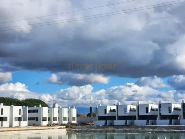 Durres, shitet Vile 2 Katshe Kati 2, 278 m² 320.000 € (gjiri i lalezit “Turquoise Marina)