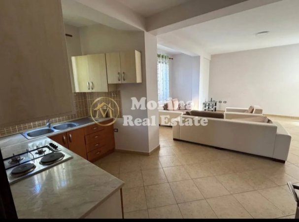 Tirane, jepet me qera apartament 2+1+Ballkon Kati 3, 90 m² 380 € (Rruga E Elbasanit /Ambasada Saudite)