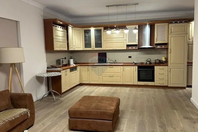 Tirane, shitet apartament 2+1+Ballkon Kati 2, 125 m² 250.000 € 