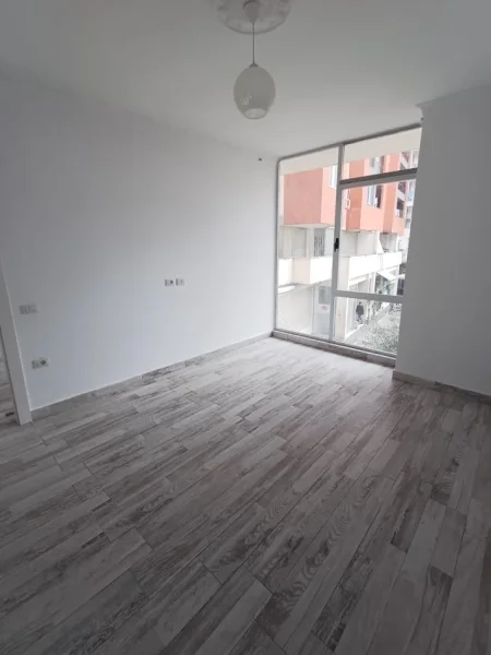 Ambjent biznesi ne shitje   313 m² 407.500 € (Astir)