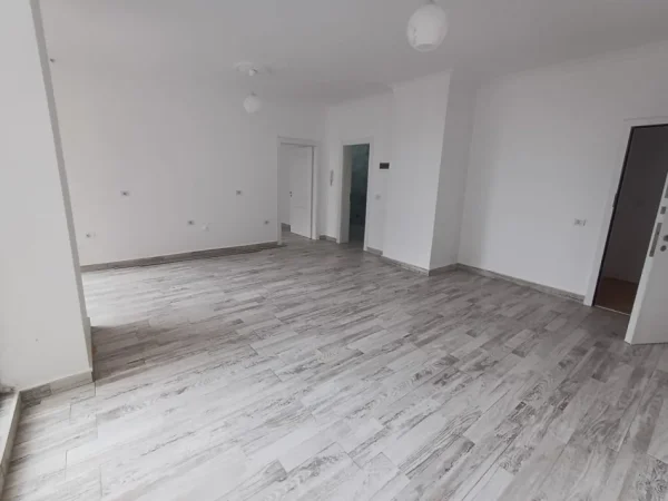 Ambjent biznesi ne shitje   313 m² 407.500 € (Astir)
