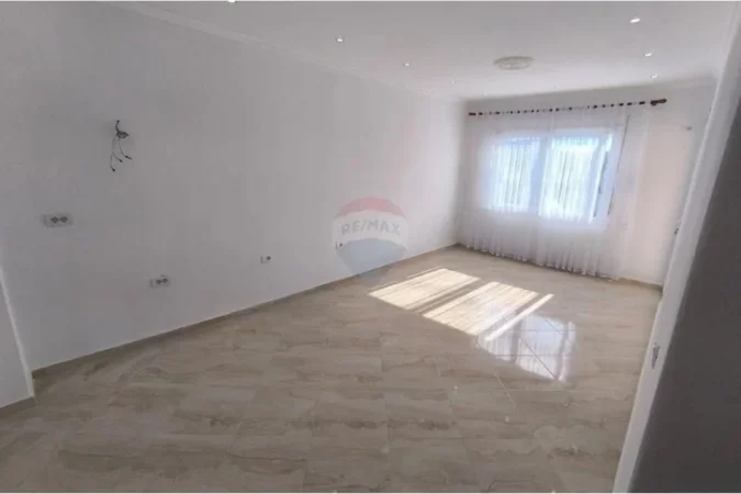 Tirane, shitet apartament 1+1+Ballkon Kati 4, 65 m² 85.000 € 
