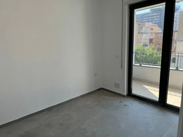 Tirane, jepet me qera ambjent biznesi Kati 3, 50 m² 450 € (Rruga Karl Gega)