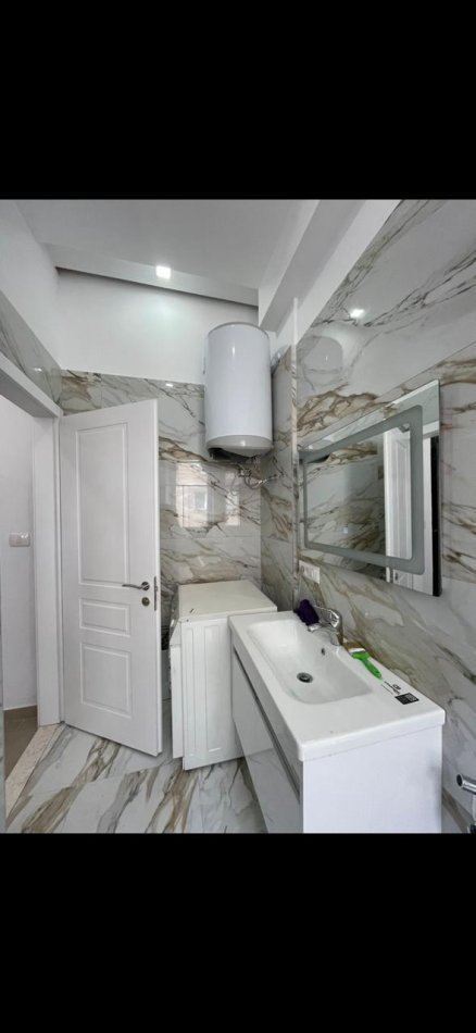 Tirane, jepet me qera apartament 1+1+Ballkon Kati 6, 65 m² 450 € (rruga Bill Klinton)