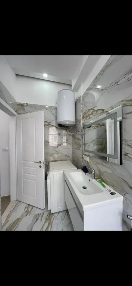 Tirane, jepet me qera apartament 1+1+Ballkon Kati 6, 65 m² 450 € (rruga Bill Klinton)