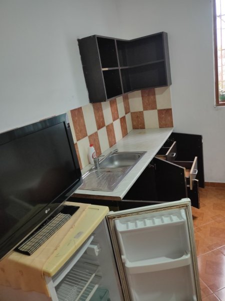 Tirane, jepet me qera garsonier Kati 1, 56 m² 170 € (Rruga Budi, Qytet studenti)