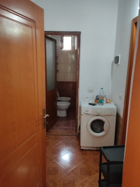 Tirane, jepet me qera garsonier Kati 1, 56 m² 170 € (Rruga Budi, Qytet studenti)