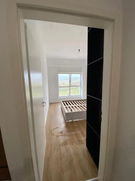 Tirane, jepet me qera apartament 1+1 Kati 7, 59 m² 450 € (Ali Demi)