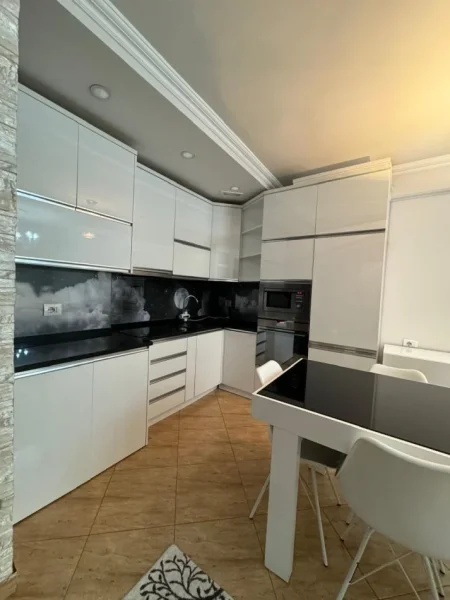 Tirane, jepet me qera apartament 1+1+Aneks+Ballkon Kati 4, 50 m² 550 € (Rruga Ndre Mjeda)