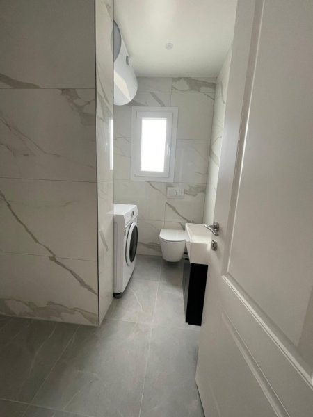 Tirane, jepet me qera apartament 1+1+Ballkon Kati 3, 53 m² 400 € (Rruga Mihal Grameno)