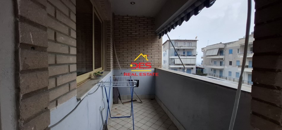 Vlore, jepet me qera apartament 2+1+Ballkon Kati 3, 120 m² 350 € (Rr Kosova)