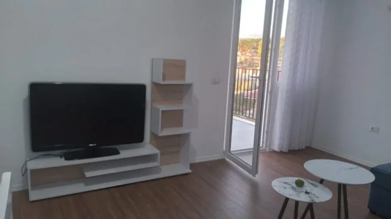 Tirane, jepet me qera apartament 1+1+Aneks+Ballkon Kati 2, 73 m² 400 € (sauk)