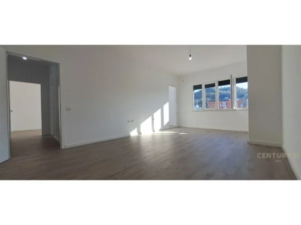 Tirane, shitet 2+1+Ballkon Kati 4, 97 m² 141.000 € (rruga thoma koxhaj)