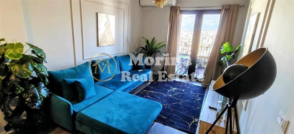 Tirane, jepet me qera apartament 1+1+Ballkon Kati 21, 75 m² 800 € (Rr.Kavajes/Tirana Garden Building)