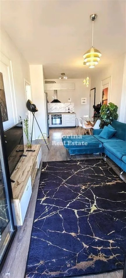 Tirane, jepet me qera apartament 1+1+Ballkon Kati 21, 75 m² 800 € (Rr.Kavajes/Tirana Garden Building)