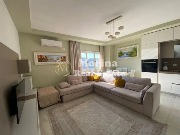 Tirane, jepet me qera apartament 2+1+Ballkon Kati 8, 100 m² 600 € (Rruga e Elbasanit)
