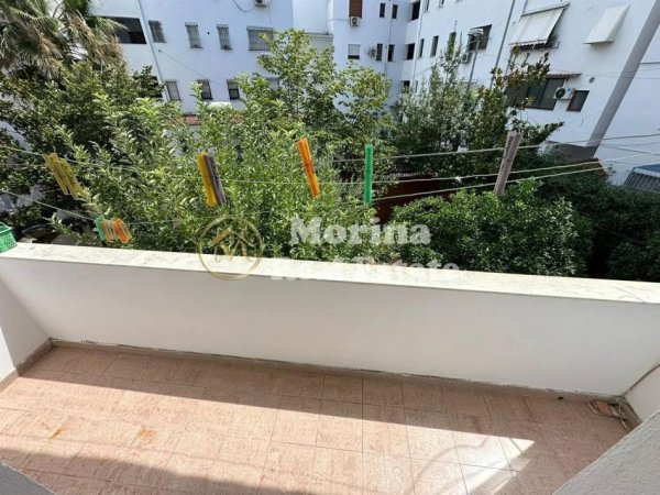 Tirane, jepet me qera apartament 2+1+Ballkon Kati 2, 100 m² 500 € (Ish Restorant Durresi)