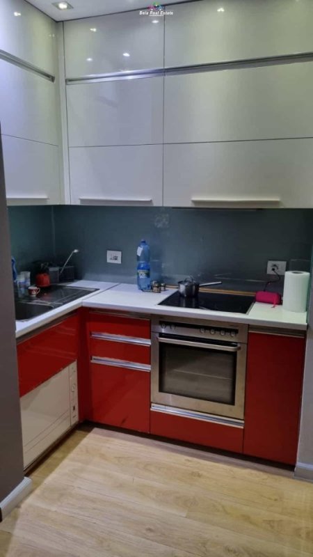 Tirane, jepet me qera apartament 2+1 Kati 6, 85 m² 500 € (ali demi)