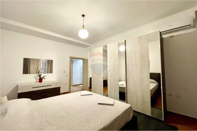 Tirane, jepet me qera apartament 2+1+Ballkon Kati 5, 107 m² 800 € (Bulevardi Gjergj Fishta)