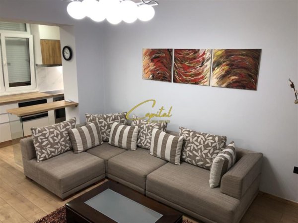 Tirane, jepet me qera apartament 1+1 Kati 2, 65 m² 650 € (MYSLYM SHYRI)
