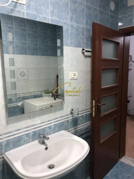 Tirane, jepet me qera apartament 1+1 Kati 2, 65 m² 650 € (MYSLYM SHYRI)