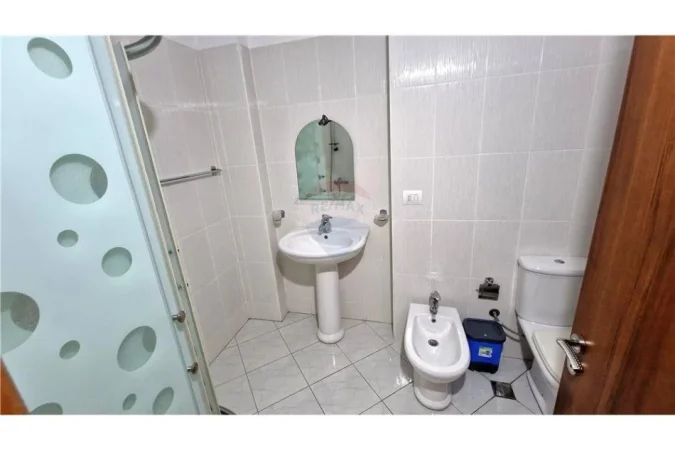 Vlore, shitet apartament 1+1+Ballkon Kati 3, 90 m² 160.000 € (Lungomare)