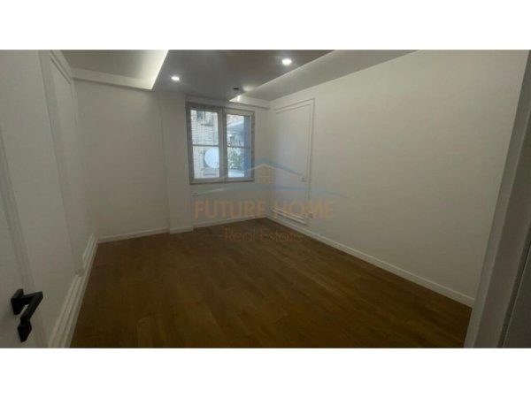 Tirane, jepet me qera apartament 3+1+Ballkon Kati 1, 145 m² 1.000 € (Tregu Elektrik)