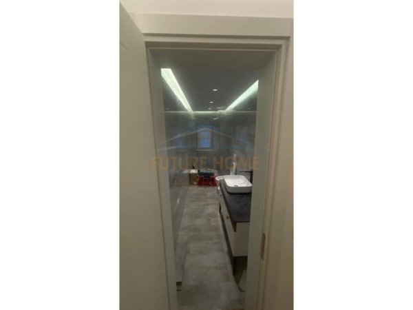 Tirane, jepet me qera apartament 3+1+Ballkon Kati 1, 145 m² 1.000 € (Tregu Elektrik)