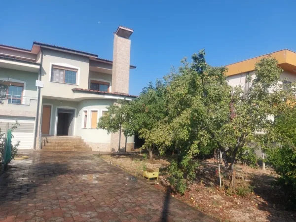 Kavaje, shitet Vile 2 Katshe + Toke , 1.000 m² 200.000 € (Kavaje)