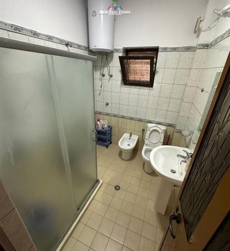 Tirane, jepet me qera apartament 2+1 Kati 2, 100 m² 550 € (restorant durresi)