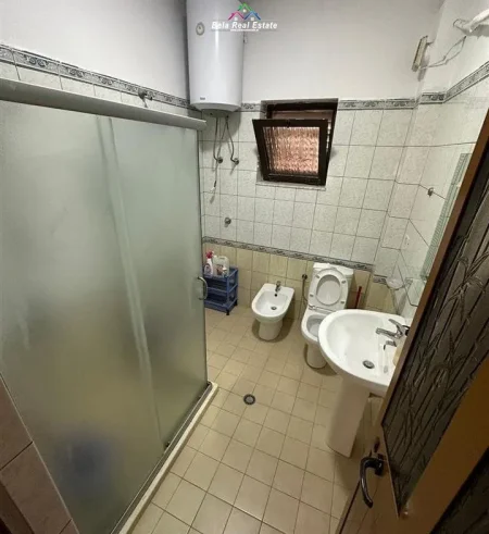 Tirane, jepet me qera apartament 2+1 Kati 2, 100 m² 550 € (restorant durresi)