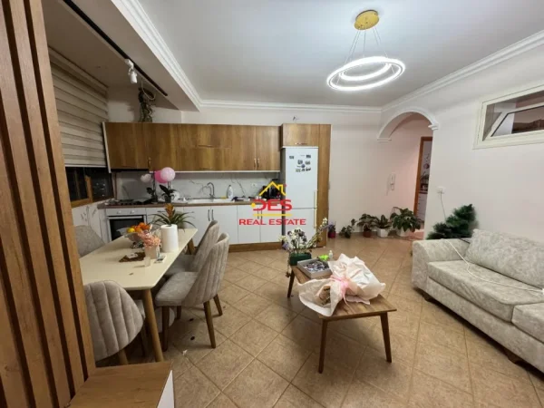Vlore, shitet apartament 2+1 Kati 8, 76 m² 83.000 € (Rruga Sulejman Delvina)
