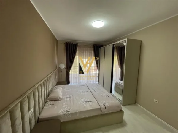 Tirane, jepet me qera apartament 3+1+Ballkon Kati 4, 180 m² 1.400 € (LIQENI I THATE)