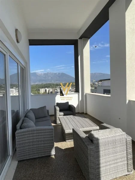 Tirane, jepet me qera apartament 3+1+Ballkon Kati 4, 180 m² 1.400 € (LIQENI I THATE)