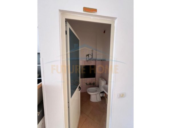 Durres, jepet me qera ambjent biznesi Kati 1, 200 m² 800 € (Prane Gjykates , Durres)