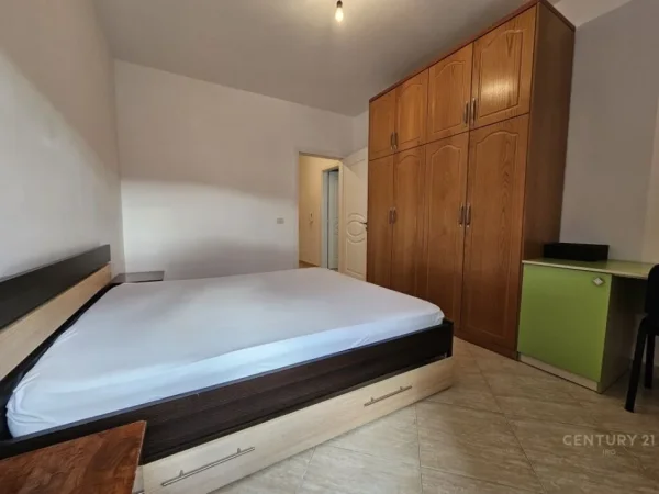 Tirane, shitet apartament 2+1+Ballkon Kati 8, 95 m² 120.000 € (YZBERISHT)