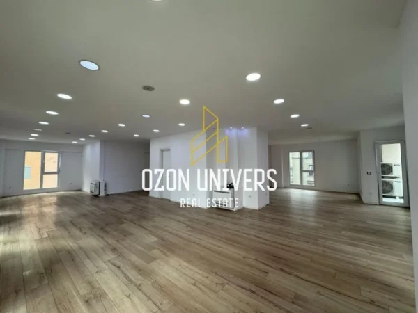 Tirane, jepet me qera ambjent biznesi Kati 2, 170 m² 2.300 € (Rruga e Elbasanit)