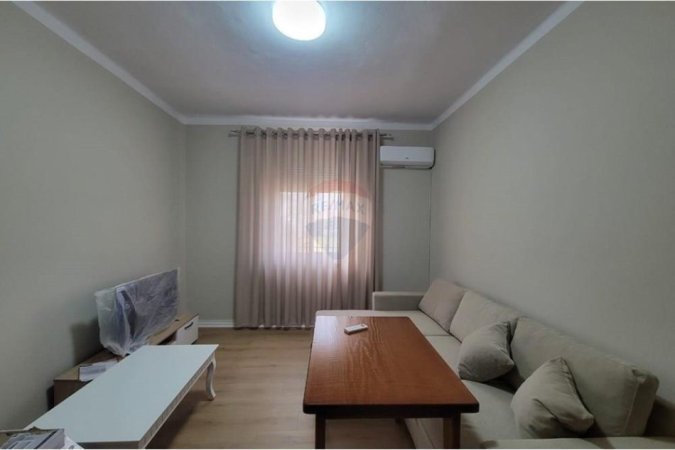 Tirane, jepet me qera apartament 1+1 Kati 5, 70 m² 700 € (Bllok, Pallatet Agimi)