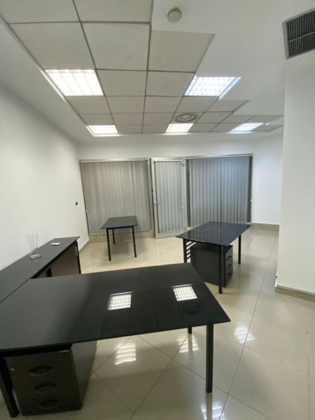 Tirane, jepet me qera zyre Kati 1, 30 m² 750 € (Kullat Binjake)