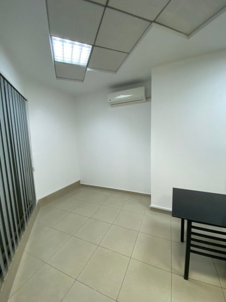 Tirane, jepet me qera zyre Kati 1, 30 m² 750 € (Kullat Binjake)