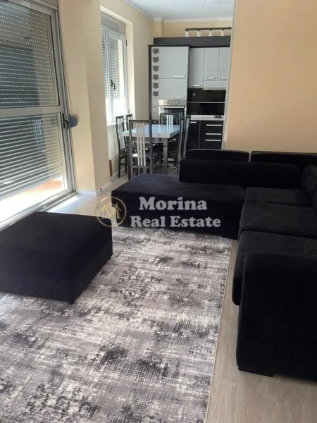 Tirane, jepet me qera apartament 3+1 Kati 4, 120 m² 820 € (Kompleksi Halil/ Rruga e Dibres)
