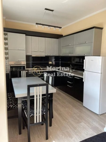 Tirane, jepet me qera apartament 3+1 Kati 4, 120 m² 820 € (Kompleksi Halil/ Rruga e Dibres)