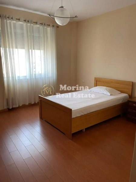 Tirane, jepet me qera apartament 3+1 Kati 4, 120 m² 820 € (Kompleksi Halil/ Rruga e Dibres)