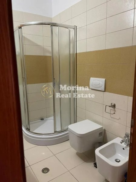 Tirane, jepet me qera apartament 3+1 Kati 4, 120 m² 820 € (Kompleksi Halil/ Rruga e Dibres)