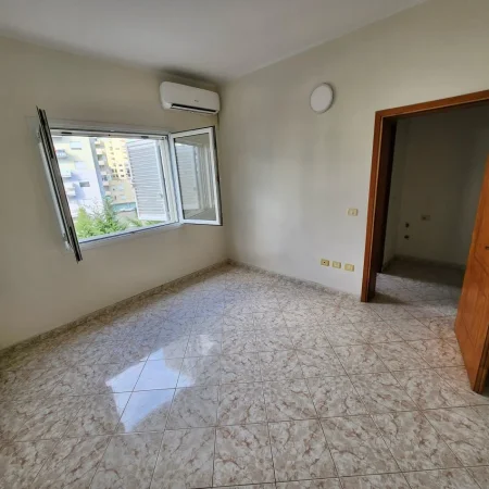 Durres, shitet apartament 1+1+Ballkon Kati 3, 55 m² 62.000 € (pavarsia)