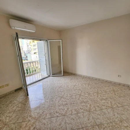 Durres, shitet apartament 1+1+Ballkon Kati 3, 55 m² 62.000 € (pavarsia)
